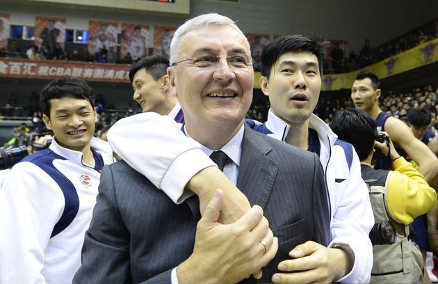 江南体育入口 -关于广东宏远内部会议纪要流出：转会期再遭质疑；欧冠使命明确；资深球员宣示担当的信息