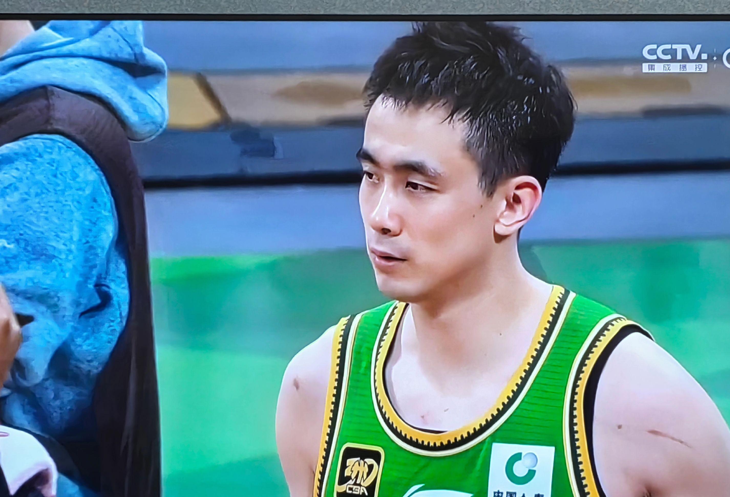 江南平台 -包含赛地聚焦：英超窗口期热度飙升，广厦男篮手感冰凉，悬念犹存，临场指挥获称赞的词条