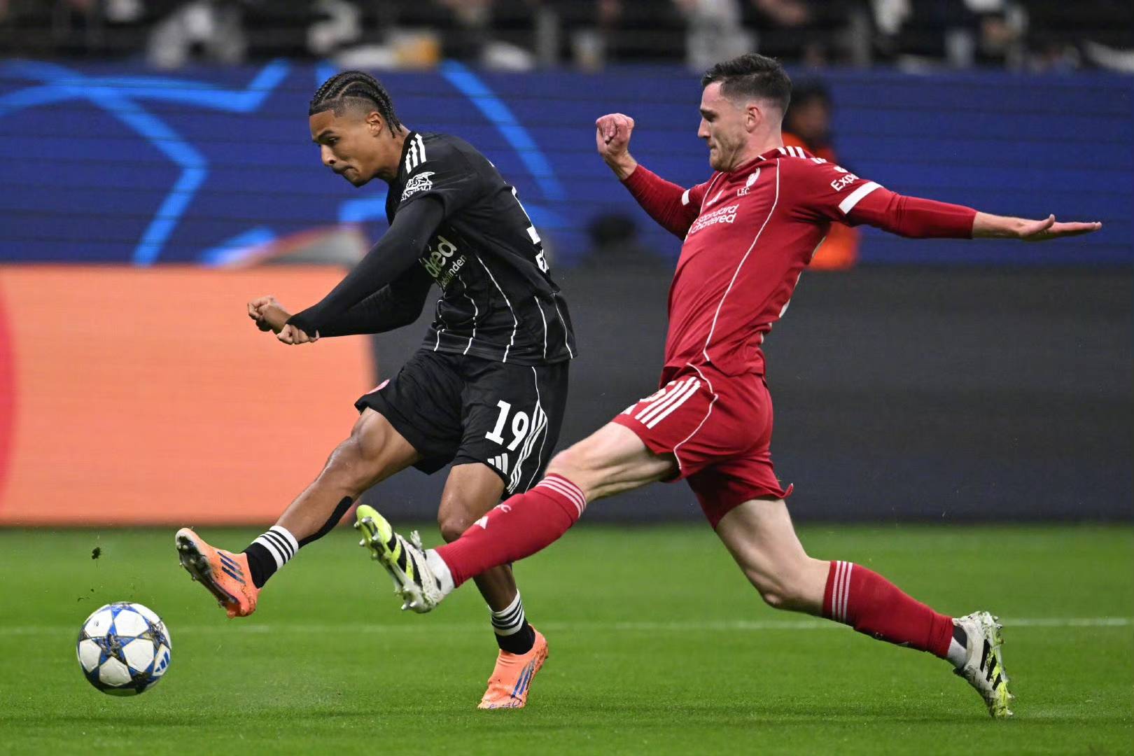 江南体育入口 -国际比赛日亚冠传出新动向，利物浦远射贴柱，管理层表态：气氛紧张，轮换策略成焦点的简单介绍