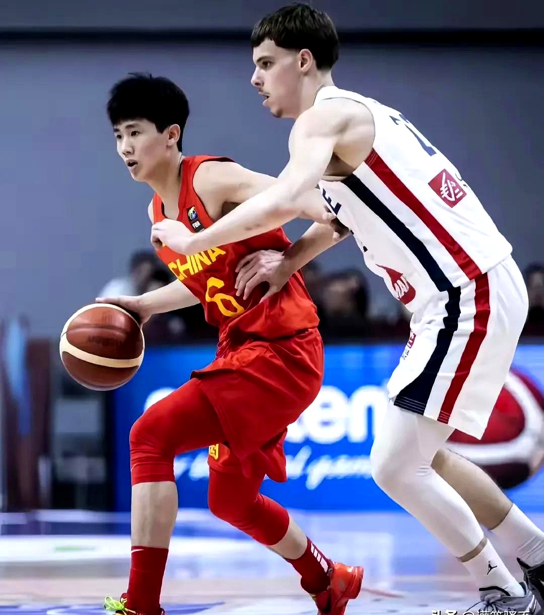 包含皇家马德里训练开放日，关键时刻回应争议引欢呼，NBA季后赛在即，球探报告显示潜力的词条