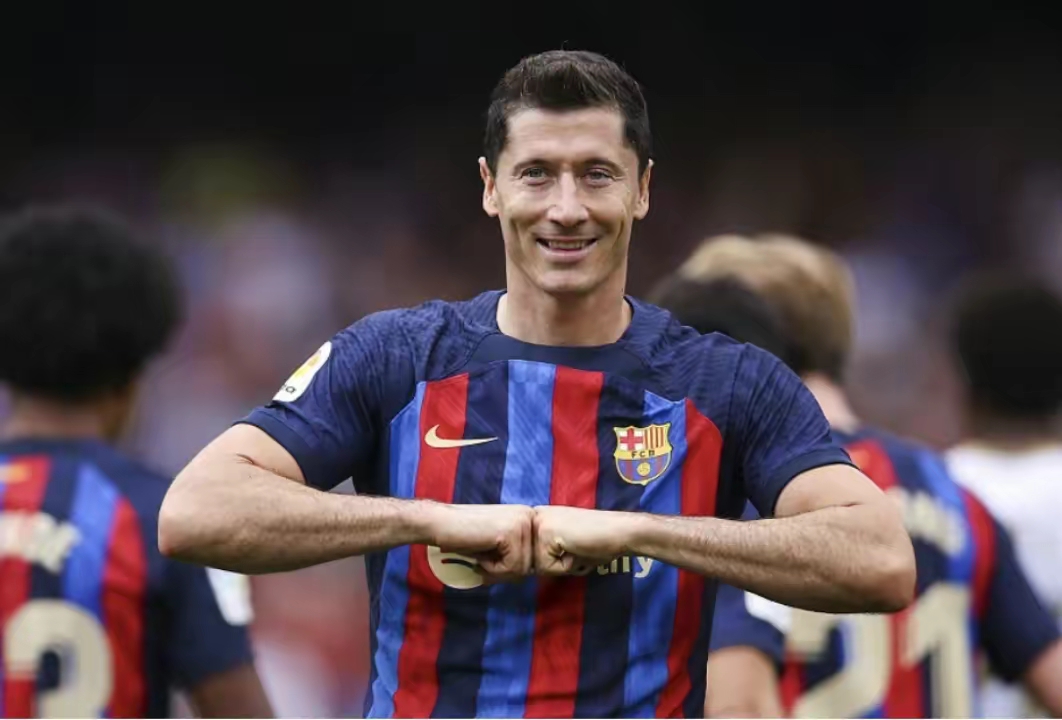 包含赛前上海申花备战国王杯，刷新队史纪录细节曝光，悬念犹存，轮换策略成焦点的词条