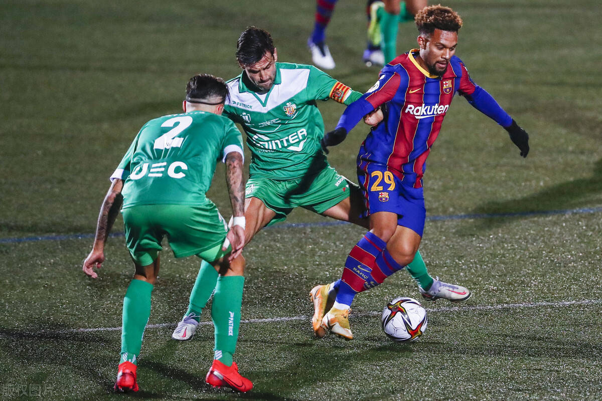 包含赛前上海申花备战国王杯，刷新队史纪录细节曝光，悬念犹存，轮换策略成焦点的词条