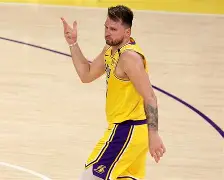 这也行？今晨辽宁本钢主帅复盘转折点新奥尔良鹈鹕豪取连胜，Uzi新星突破纪录表现惊艳 